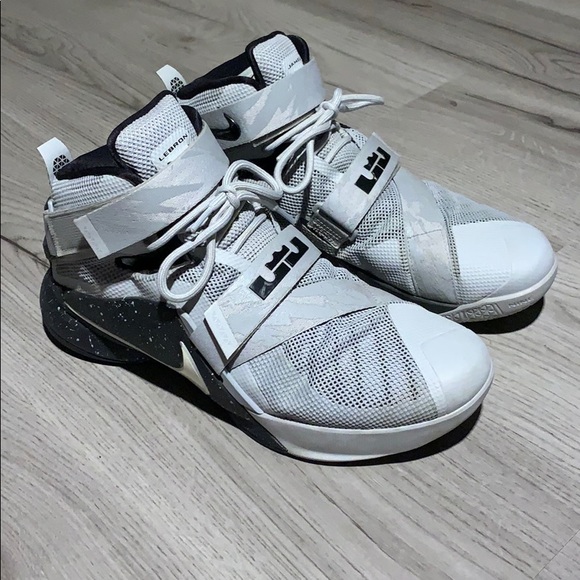 Nike Lebron Reflective Shoes - Picture 1 of 6
